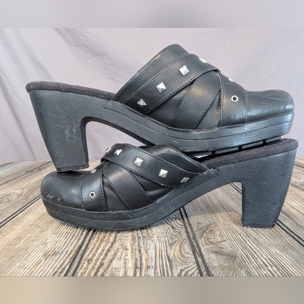 American Eagle size 10 studded black clogs in fair condition